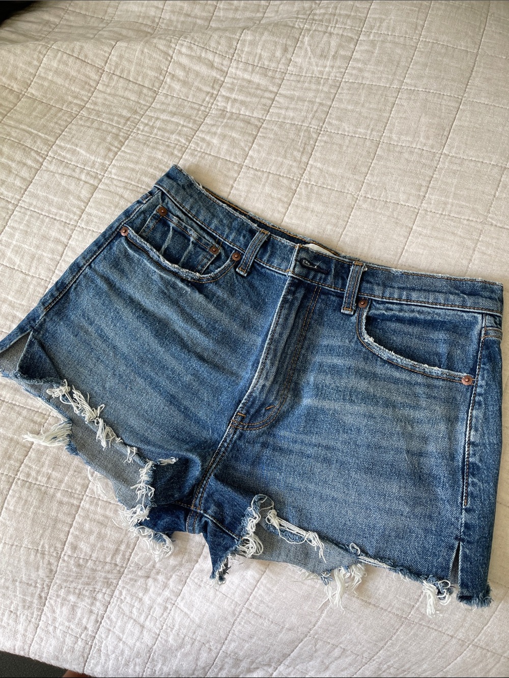 | Abercrombie & Fitch | The mom short high rise